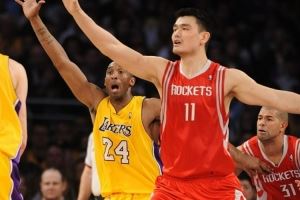 姚明最传奇巅峰之战?杨毅:09季后赛打湖人G1 受伤上演王者归来